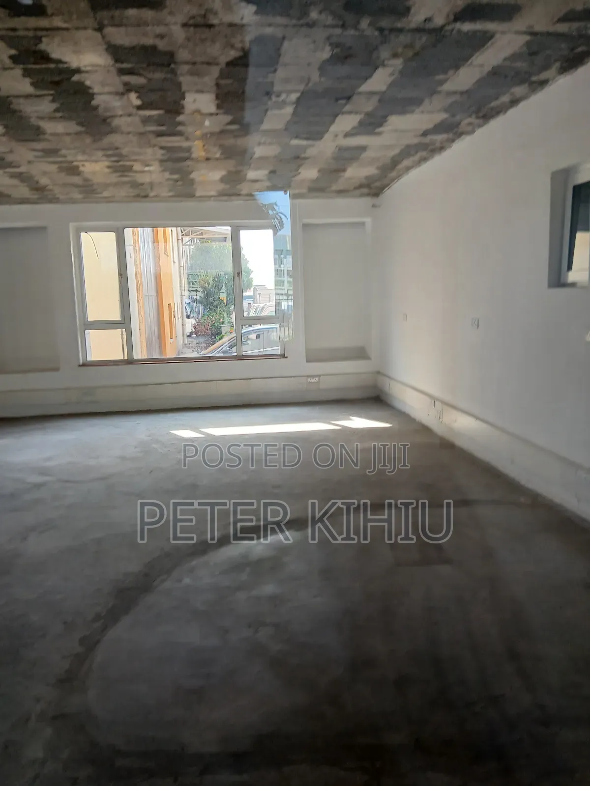 Office/Showroom to Let 6000sqft on North Airport Road in City Cabanas