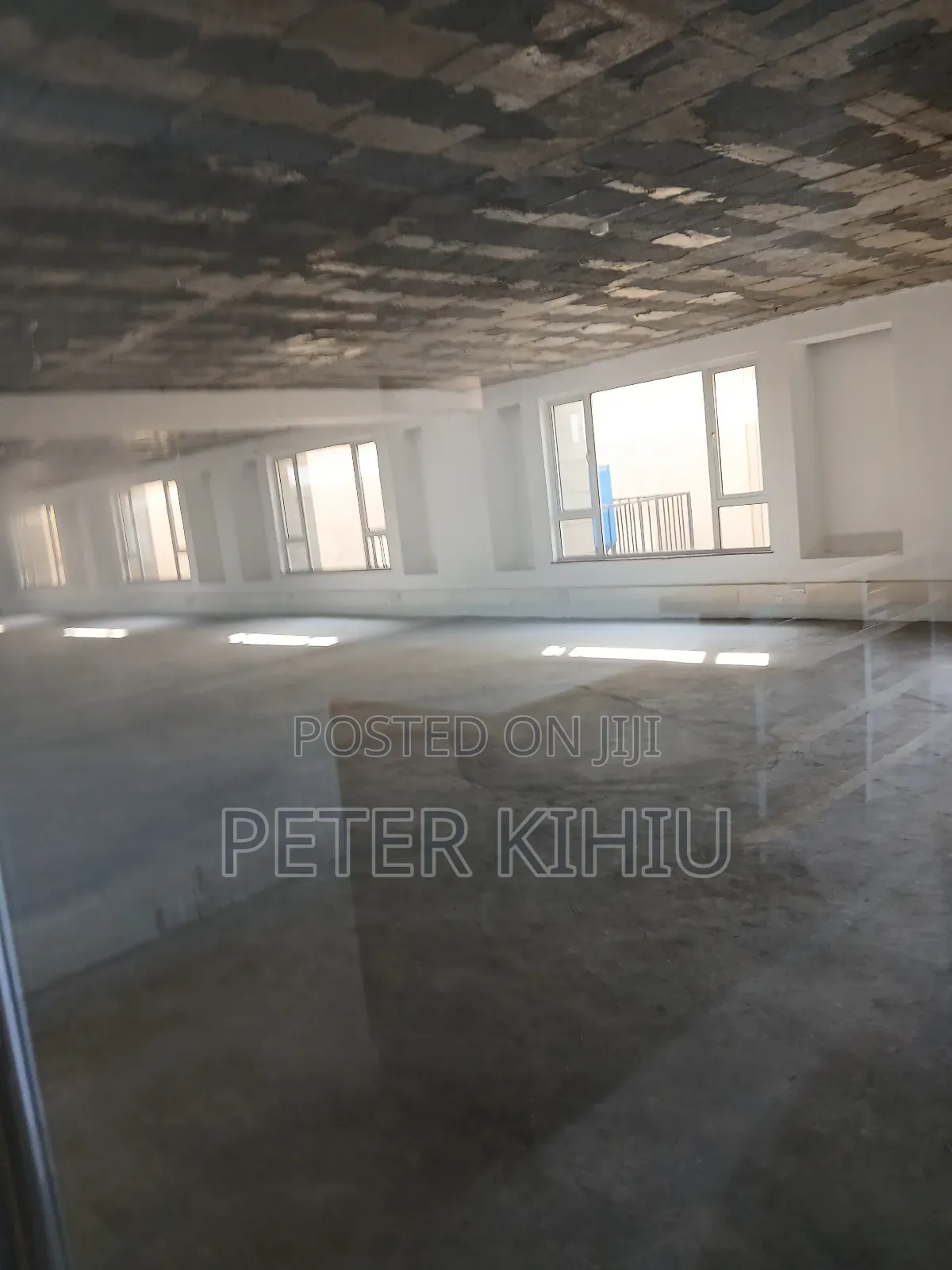 Office/Showroom to Let 6000sqft on North Airport Road in City Cabanas