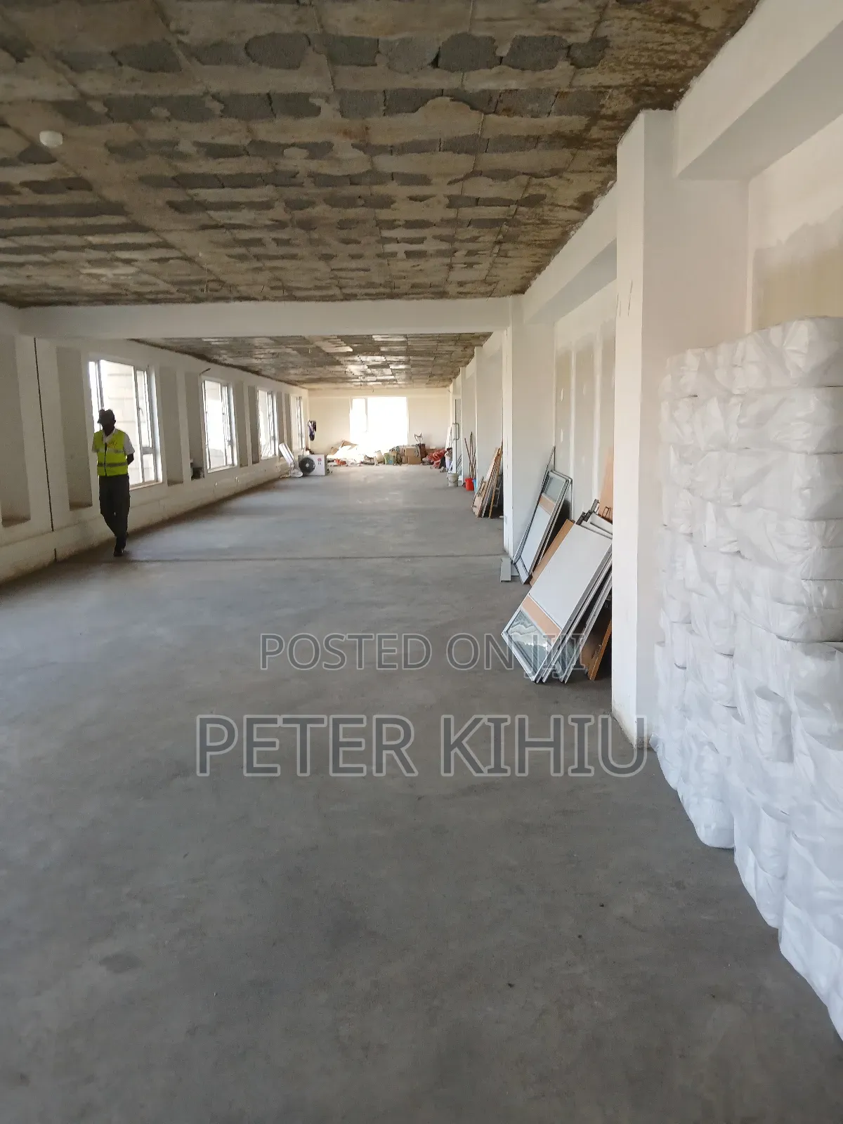 Office to Let on North Airport Road 1000sqft in City Cabanas