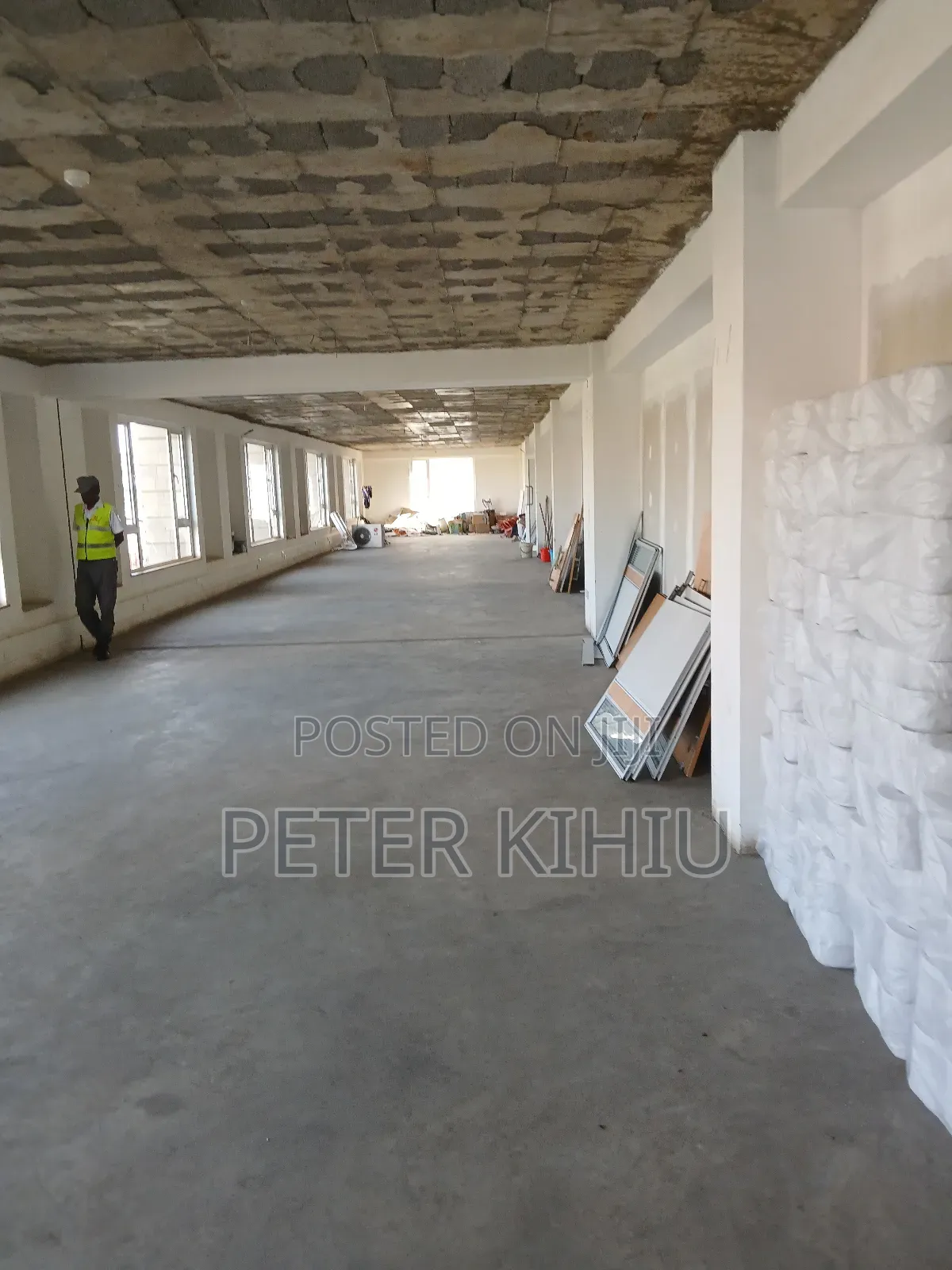 Office to Let on North Airport Road 1000sqft in City Cabanas