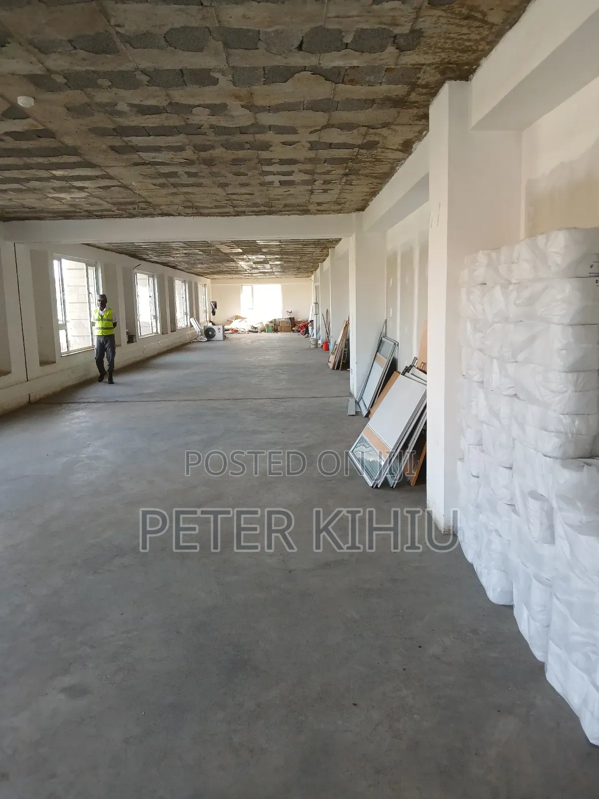 Office to Let on North Airport Road 1000sqft in City Cabanas