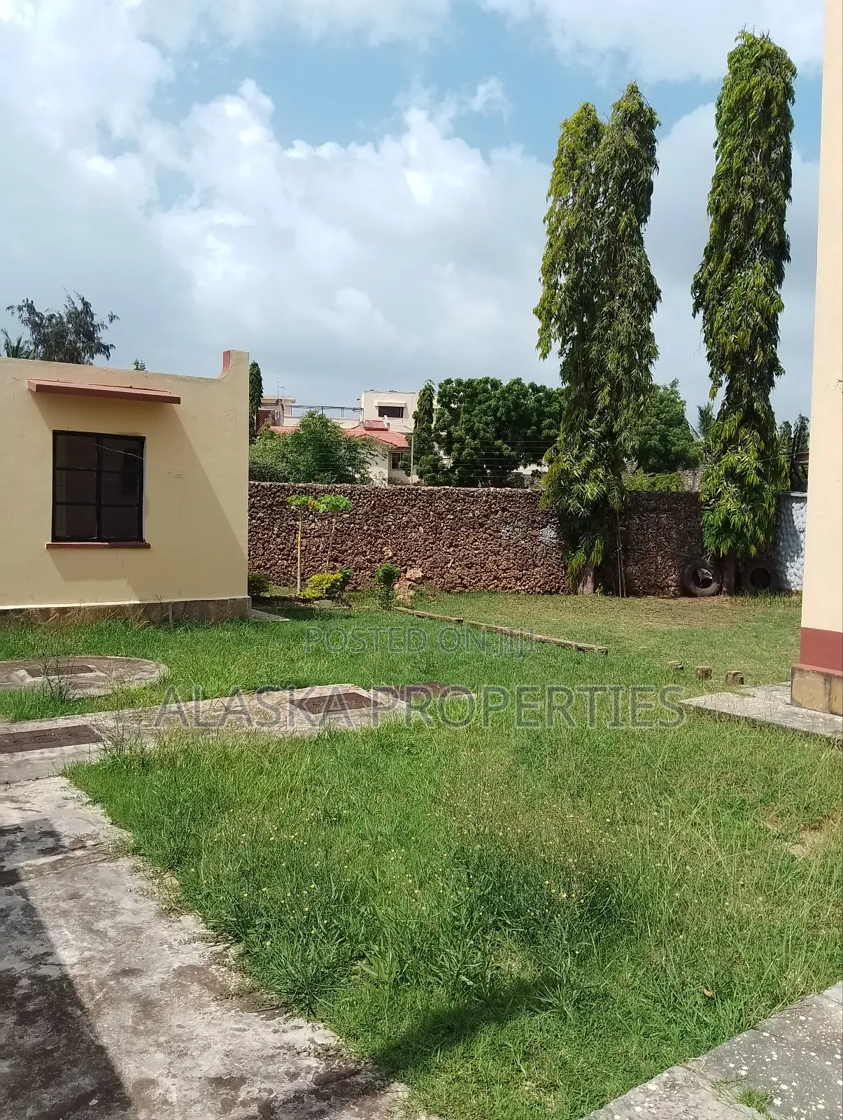 3bdrm Townhouse/Terrace in Beach Road Estate, Nyali for sale in Nyali