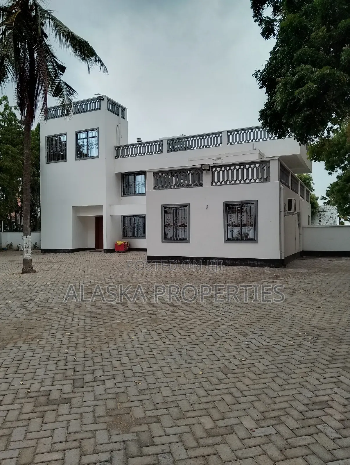 A Luxurious Furnished 5bdrm Mansion 2 Let in Nyali Estate in Nyali