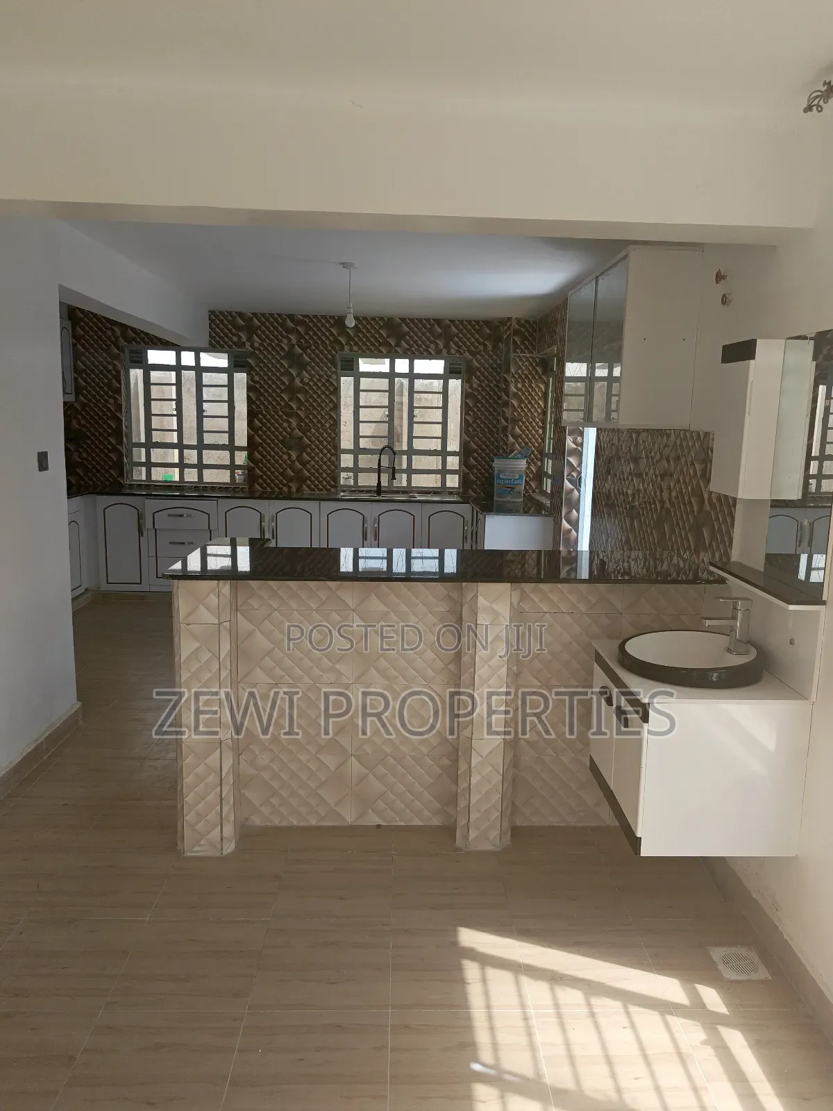 Mansion with 5 Bedrooms in Kitengela - Ready for New Owner in Kitengela