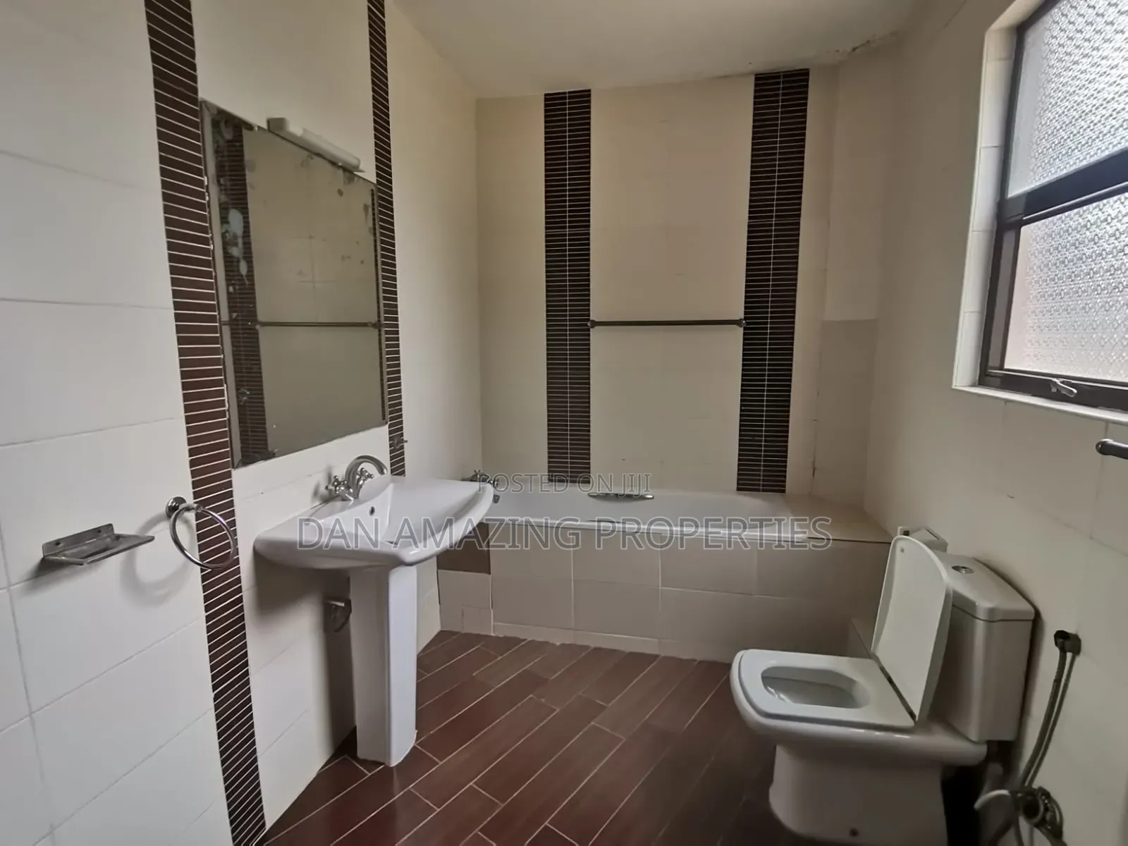 3bdrm Apartment in Kingara Rd Plus Dsq, Lavington for sale in Lavington