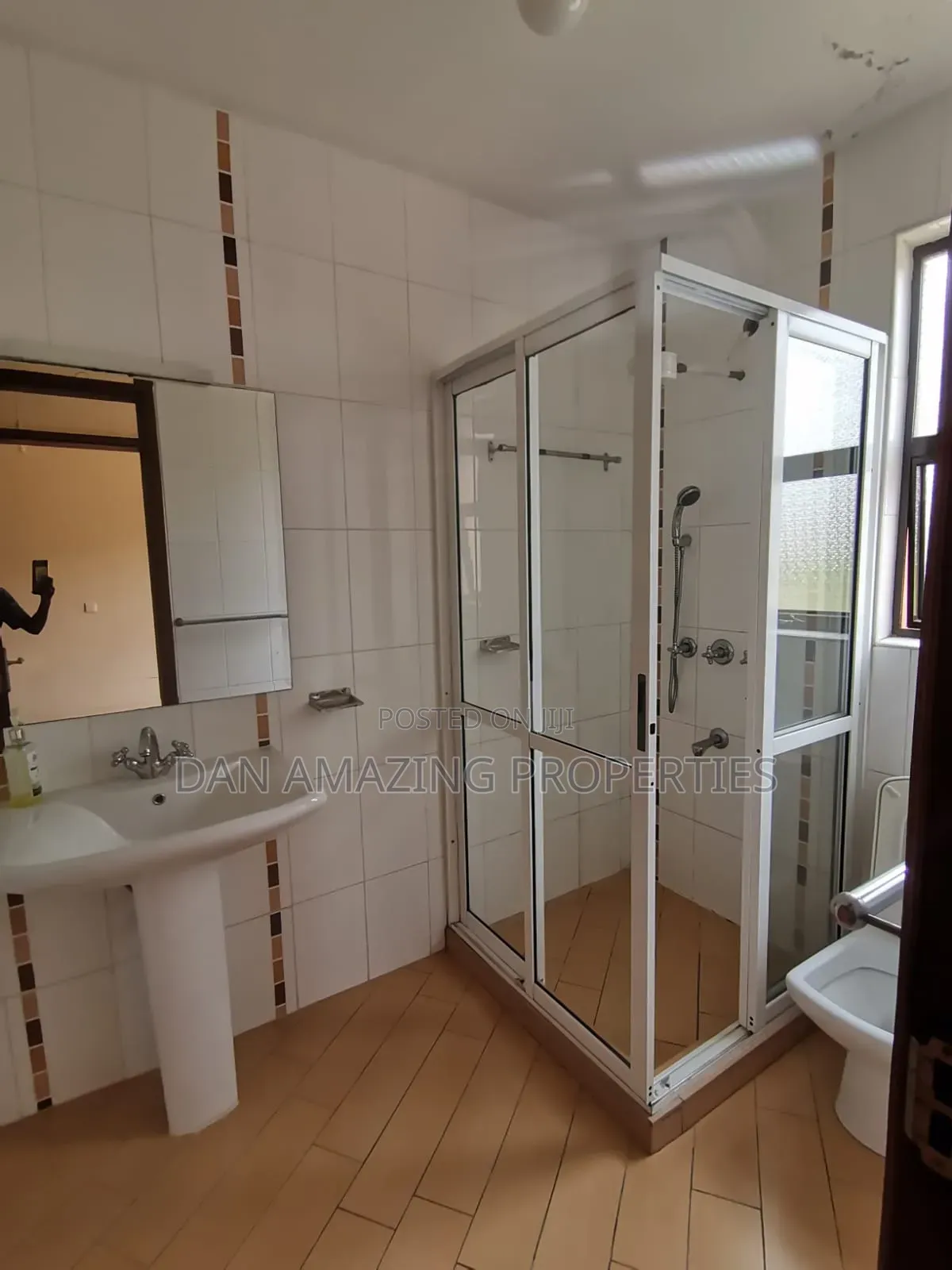 3bdrm Apartment in Kingara Rd Plus Dsq, Lavington for sale in Lavington