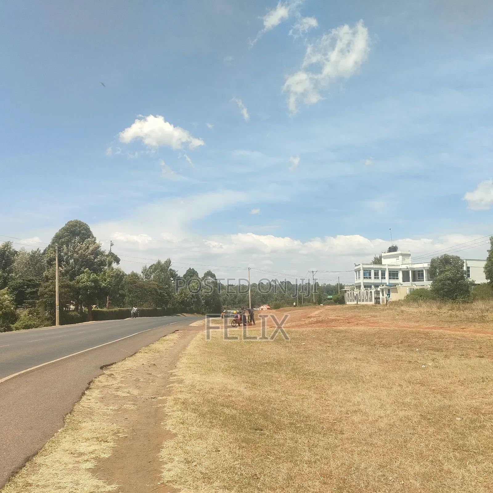 Nyeri/ Marua, Nanyuki Main Tarmac 8 Acres in Karatina Town
