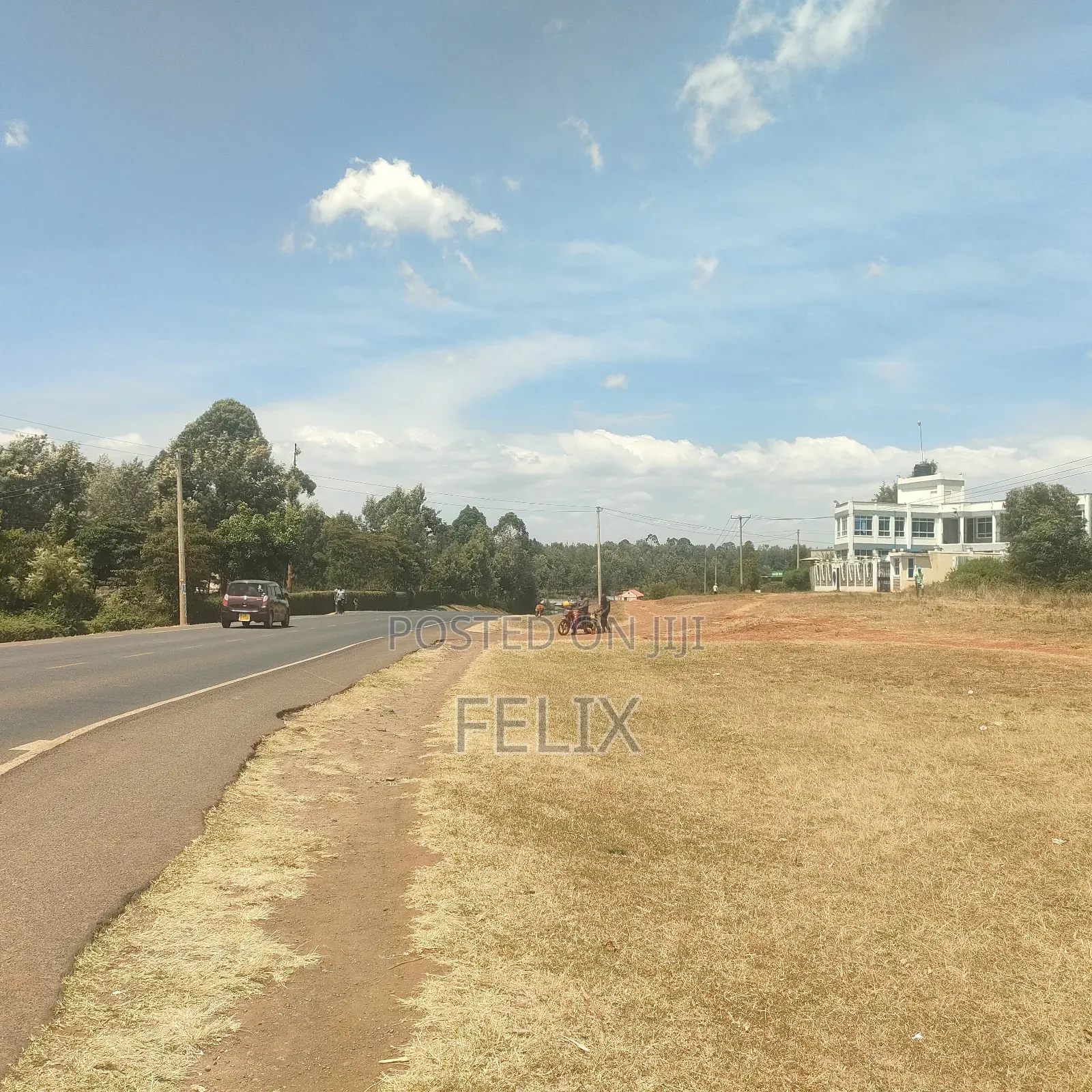 Nyeri/ Marua, Nanyuki Main Tarmac 8 Acres in Karatina Town