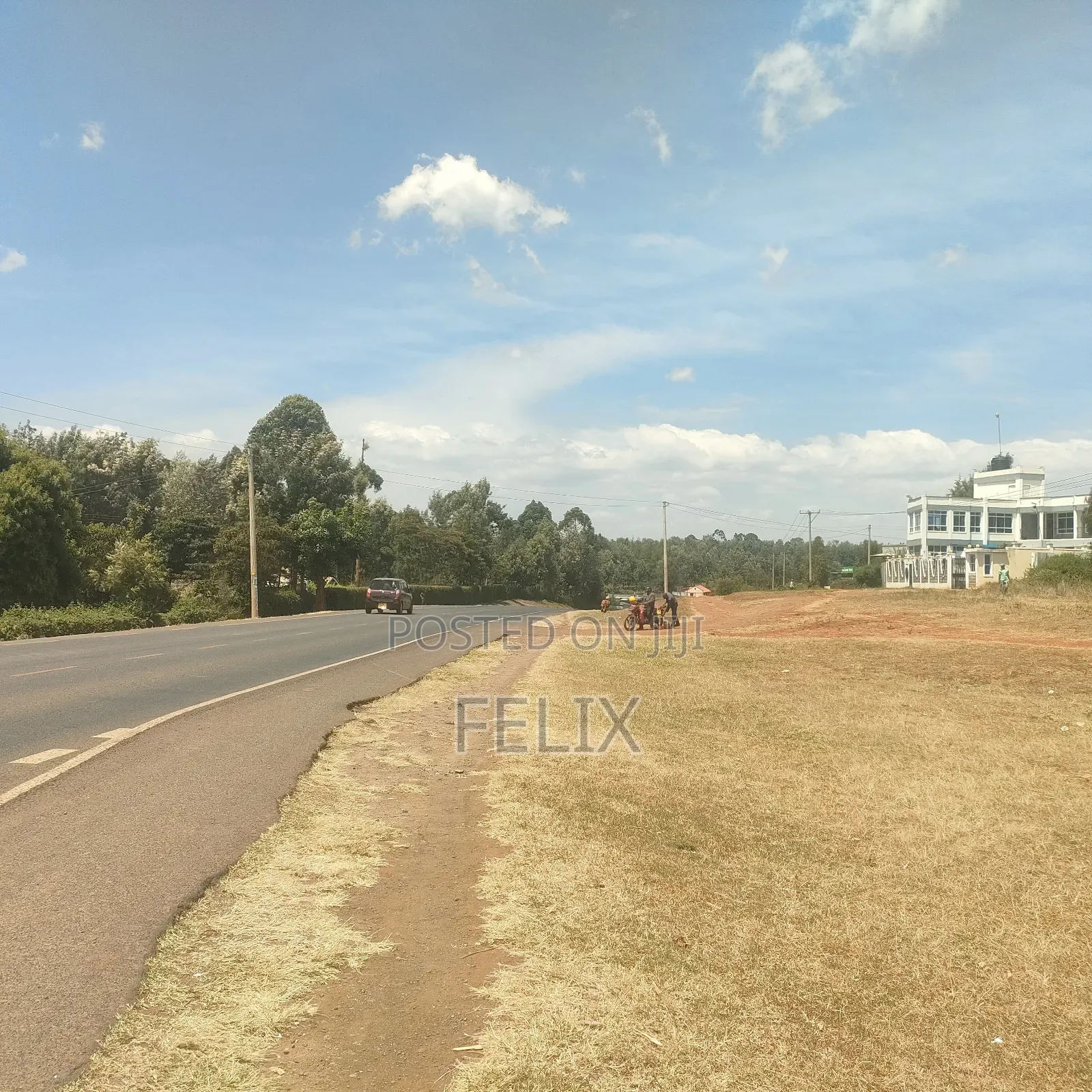 Nyeri/ Marua, Nanyuki Main Tarmac 8 Acres in Karatina Town