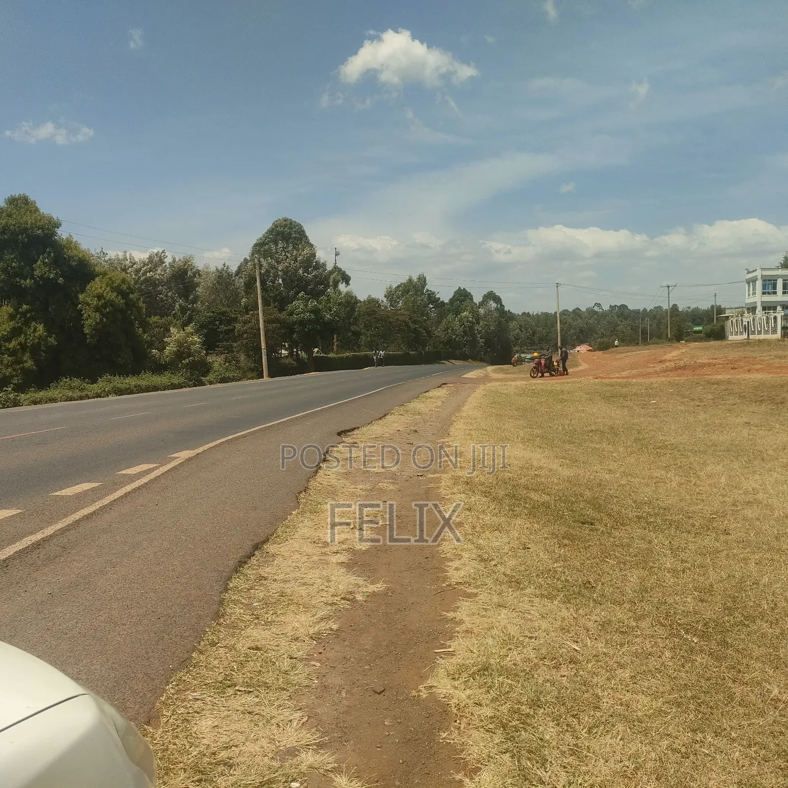 Nyeri/ Marua, Nanyuki Main Tarmac 8 Acres in Karatina Town