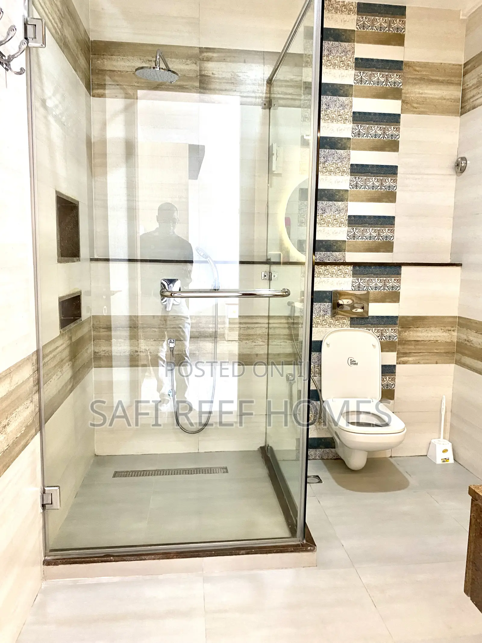 Furnished 4bdrm Apartment in Kizingo for sale in Kizingo