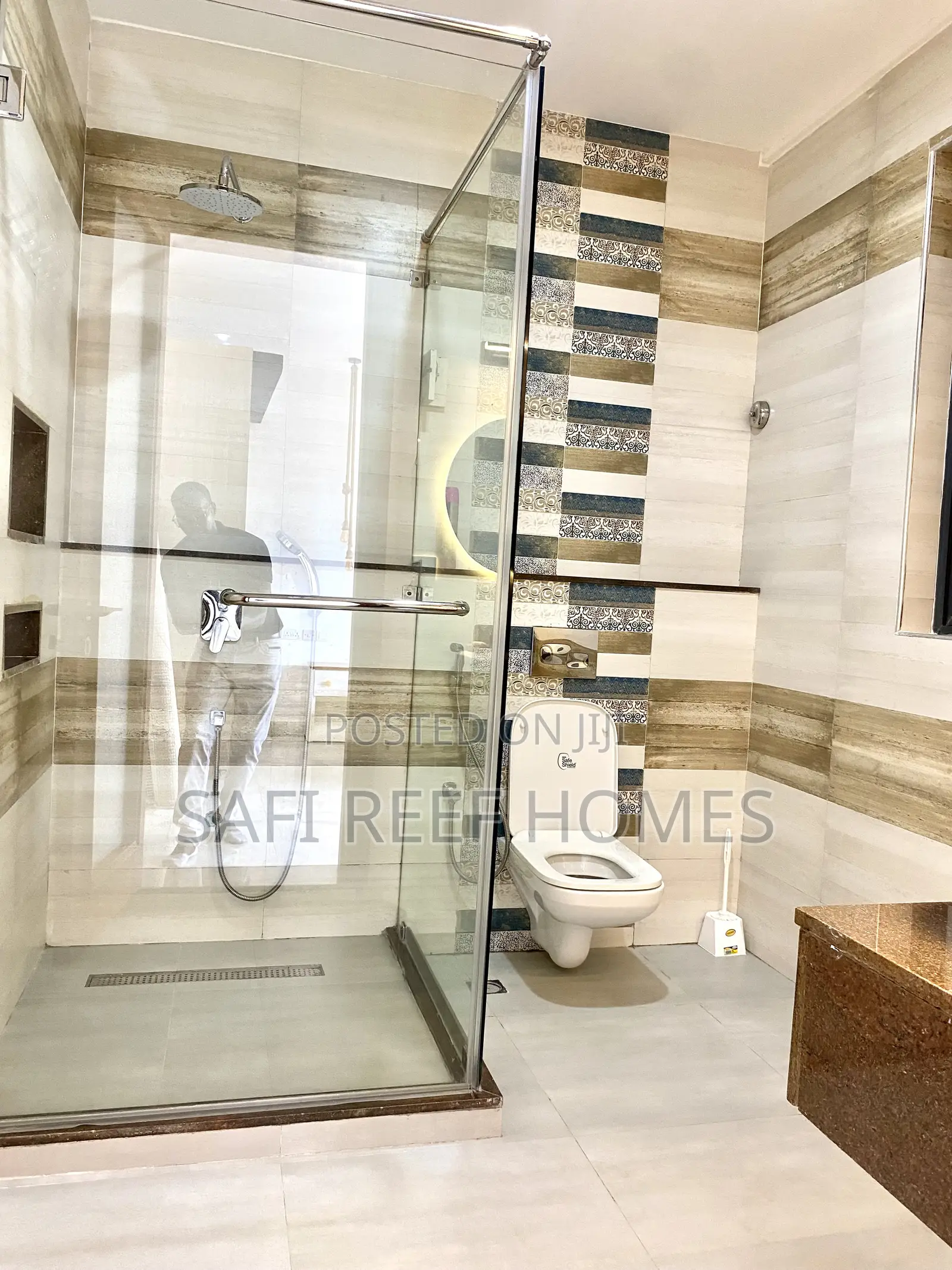 Furnished 4bdrm Apartment in Kizingo for sale in Kizingo