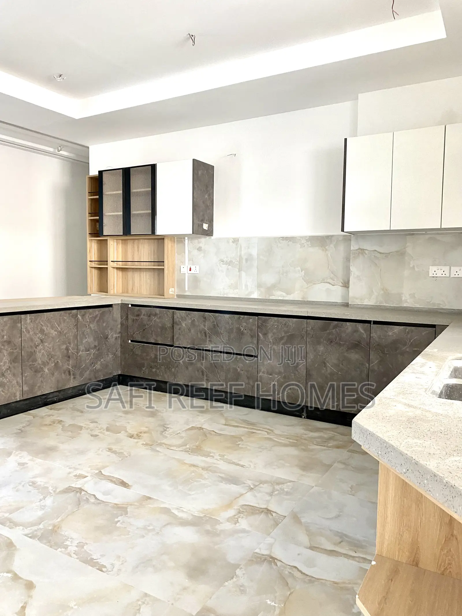 4bdrm Apartment in Kizingo for sale in Kizingo