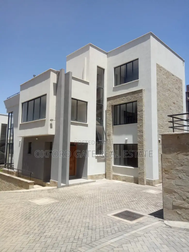 5bdrm Townhouse/Terrace in Lavington, Muthangari for sale in Muthangari
