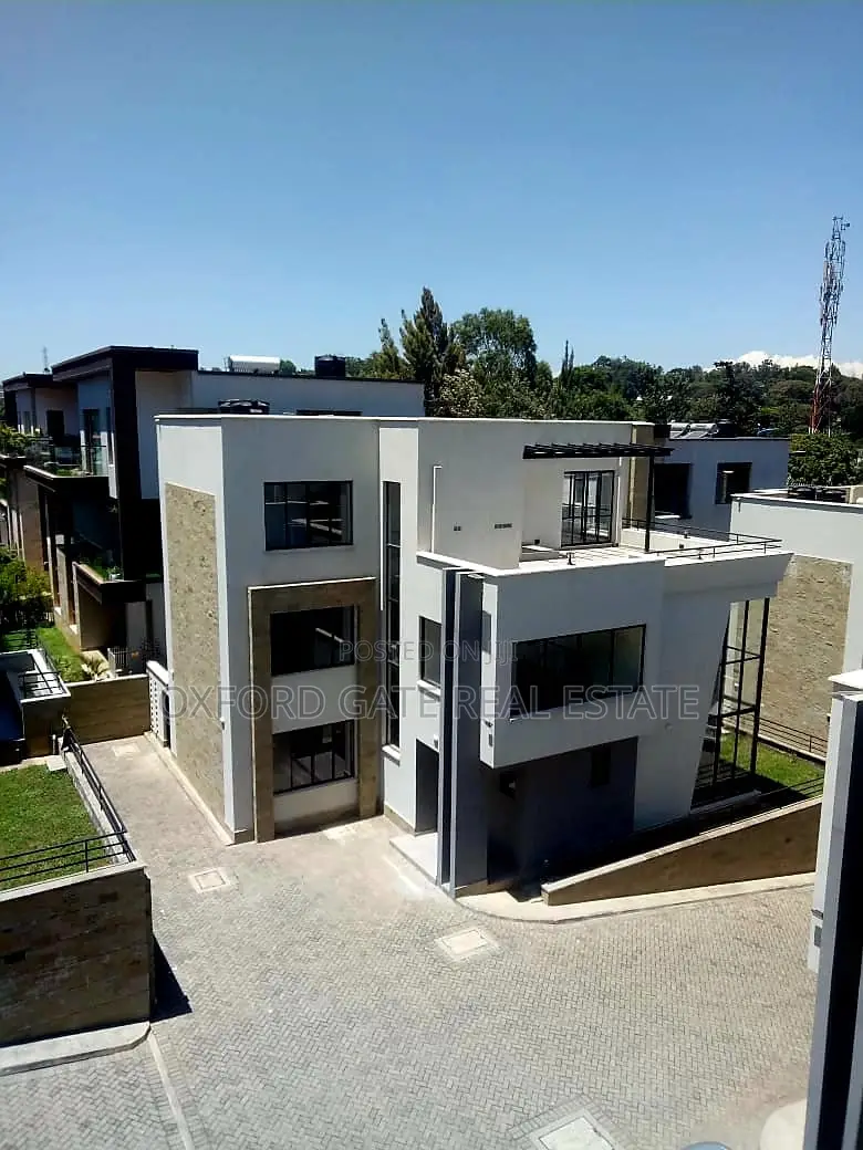5bdrm Townhouse/Terrace in Lavington, Muthangari for sale in Muthangari