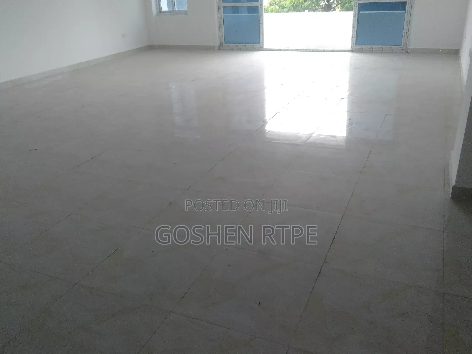 3bdrm Apartment in Kizingo for sale in Kizingo