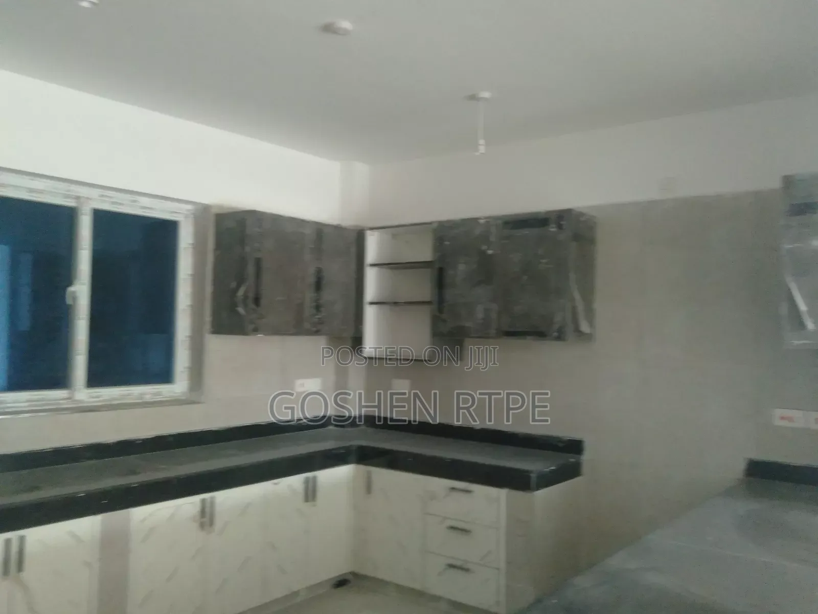 3bdrm Apartment in Kizingo for sale in Kizingo