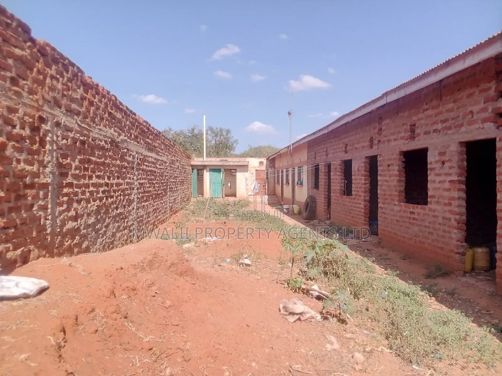 PARTLY DEVELOPED PLOT 50 by 100 Mutomo .Kitui in Mutomo