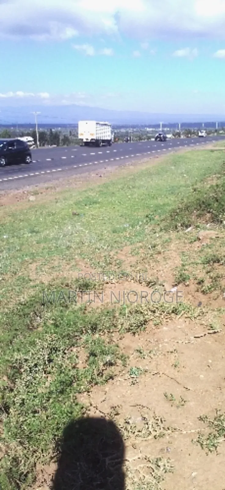 1⁄2 Acre Kinungi Touching Highway in Kinungi