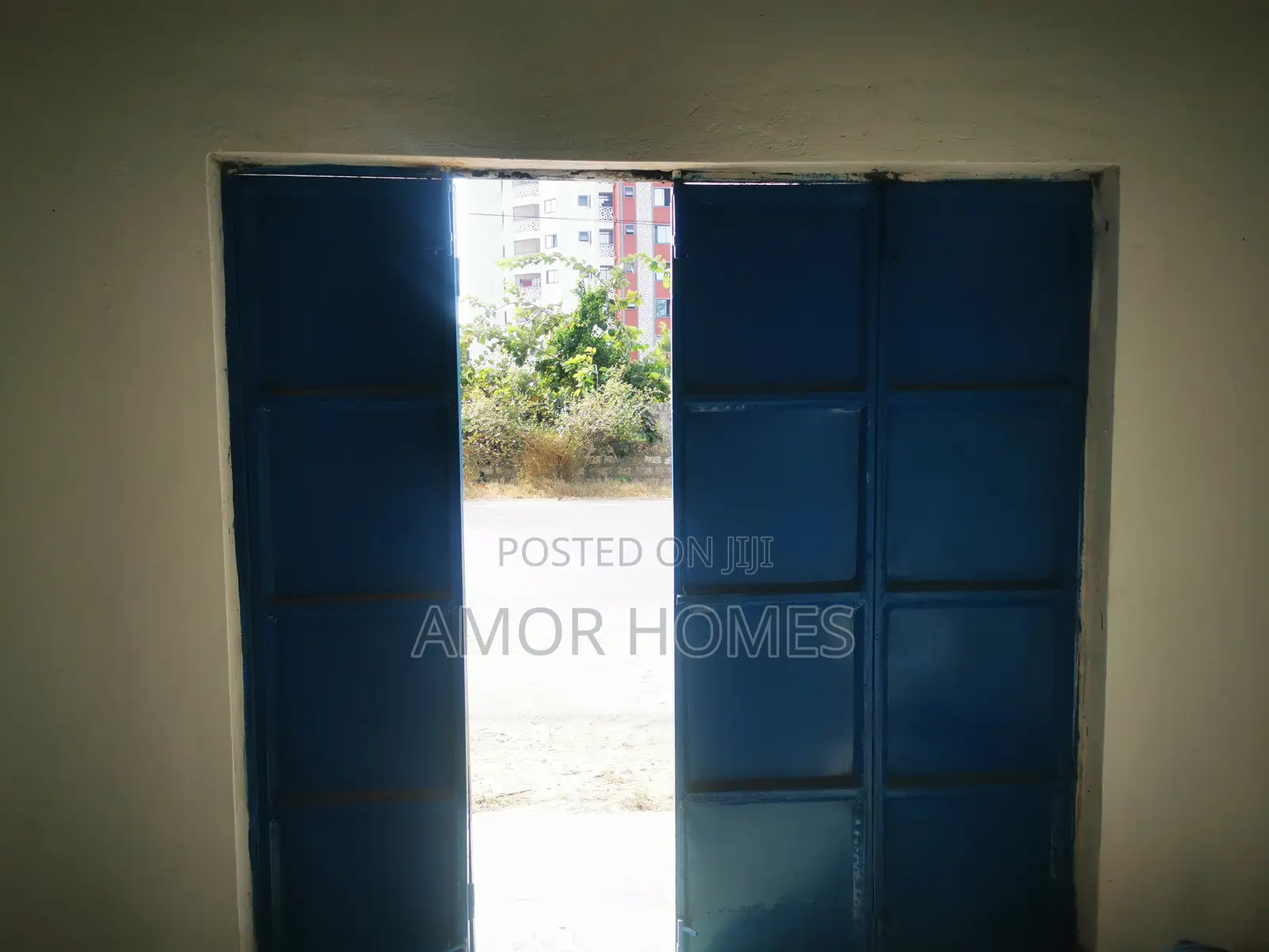 Shop + Yard for Rent in Utange
