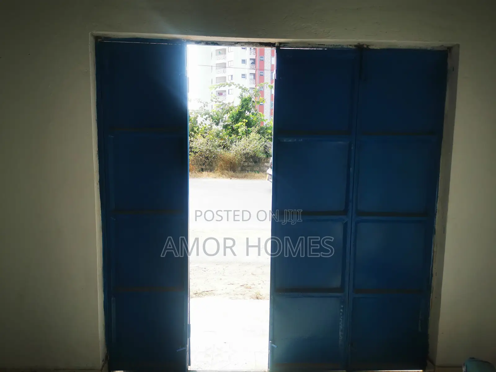 Shop + Yard for Rent in Utange