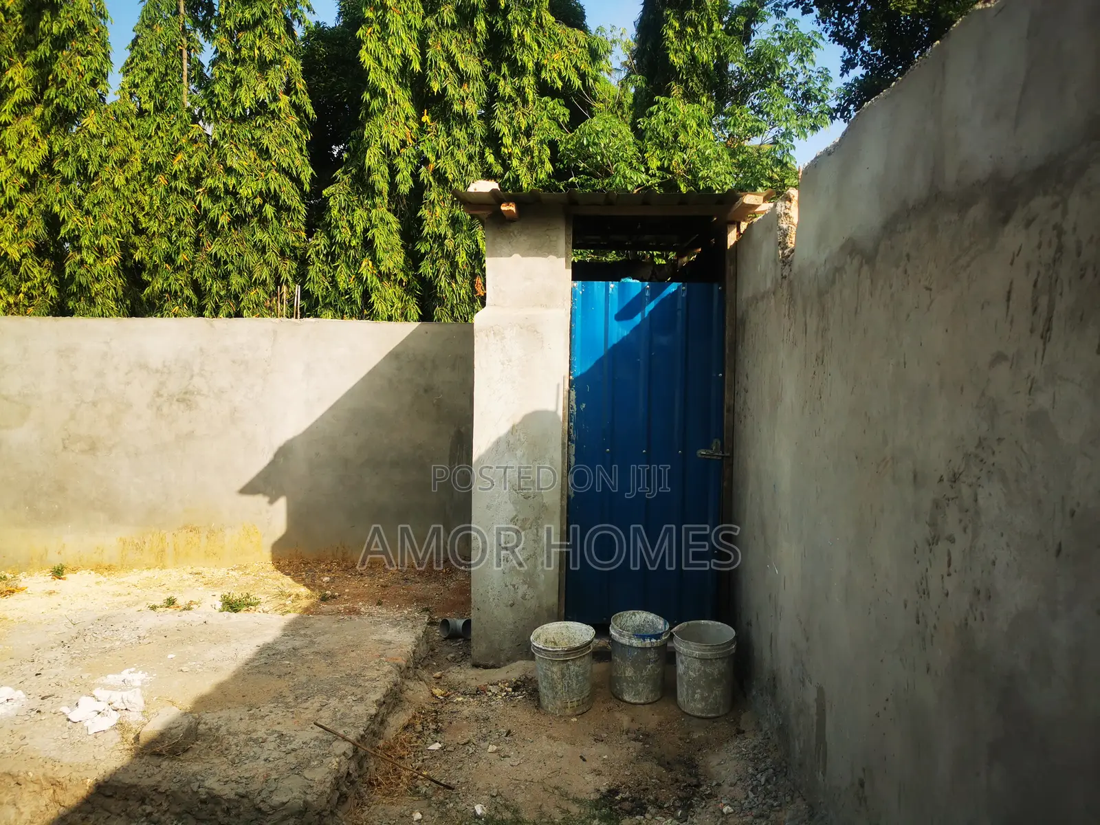 Shop + Yard for Rent in Utange