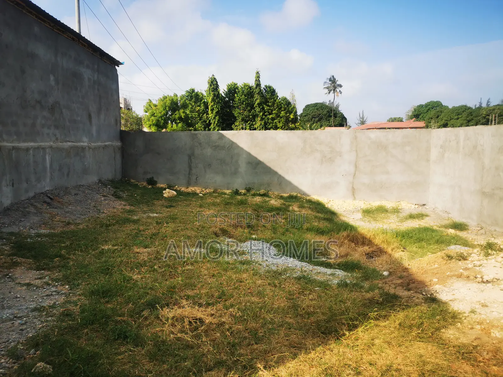 Shop + Yard for Rent in Utange