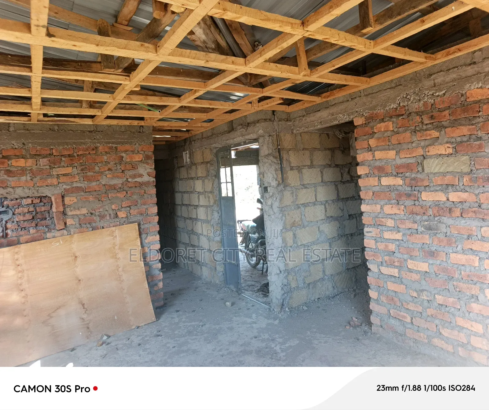 1/2 Acre Chuiyat Plateau Road With House in Eldoret CBD