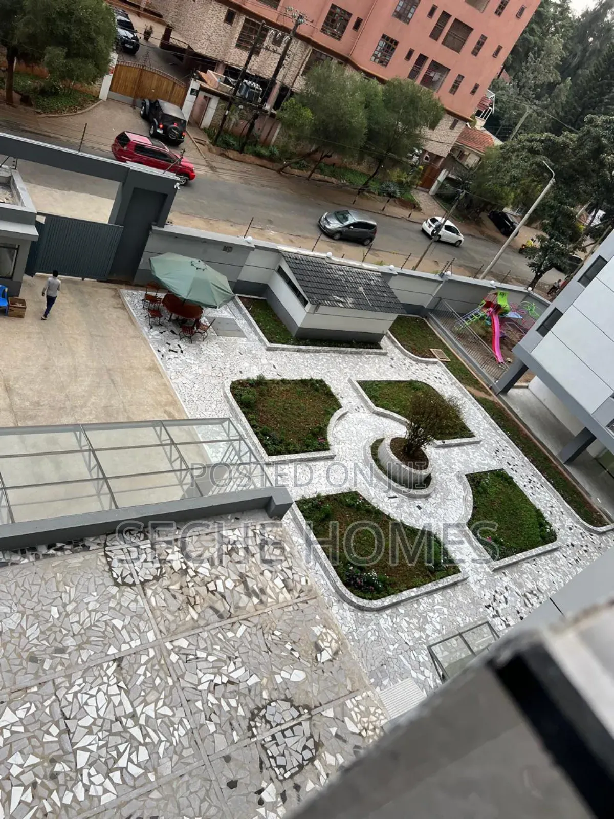 City Oasis in Valley Arcade