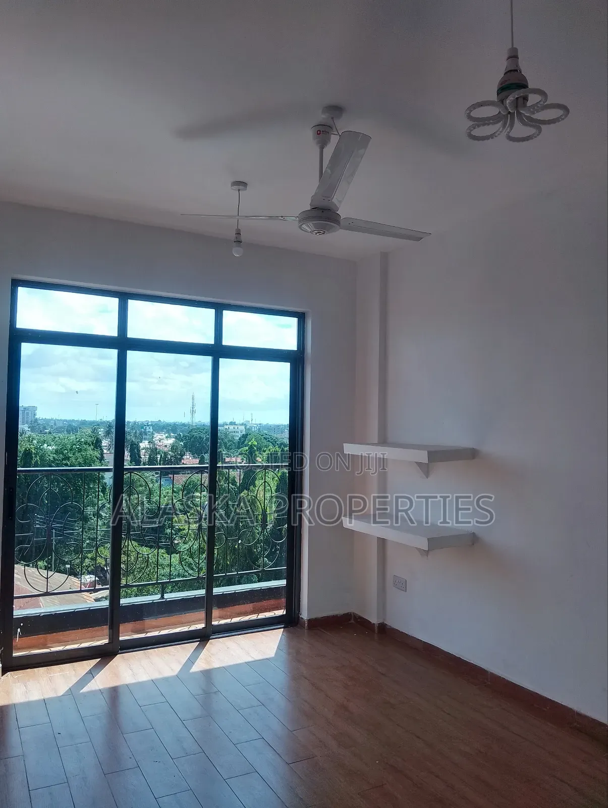 3bdrm Apartment in Beach Road Estate, Nyali for sale in Nyali