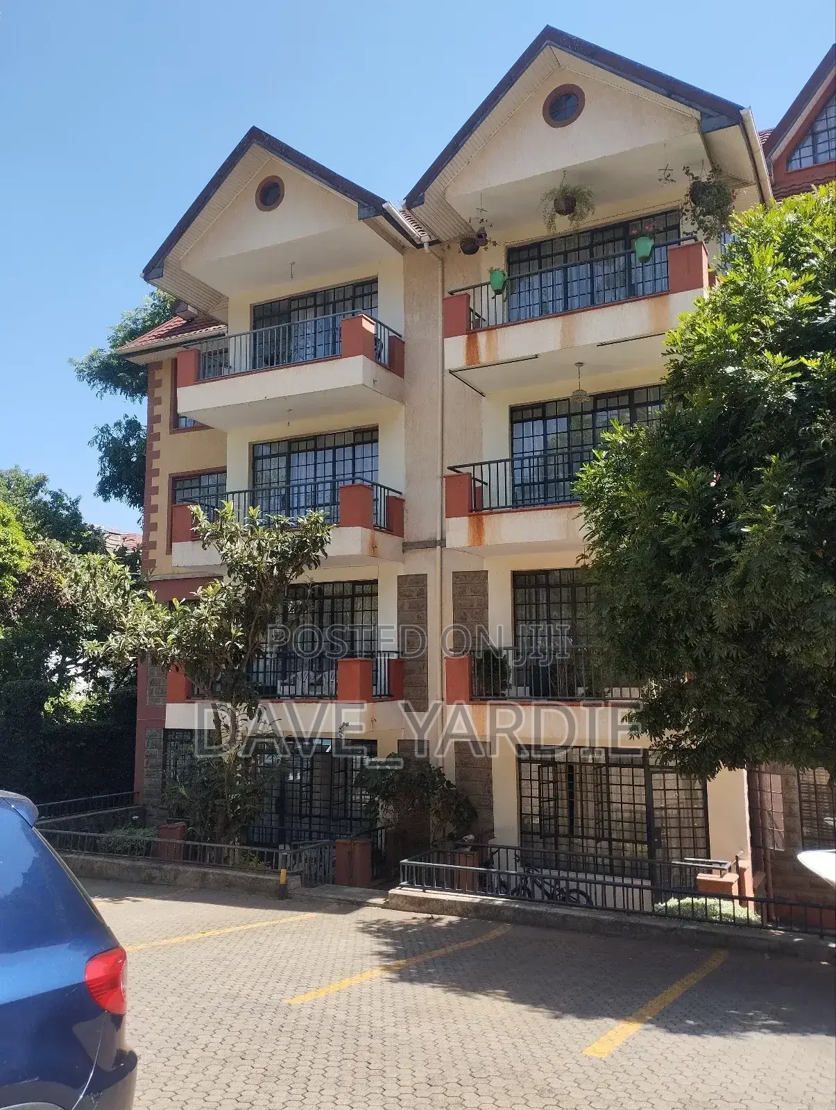 2bdrm Apartment in Lavington for sale in Lavington