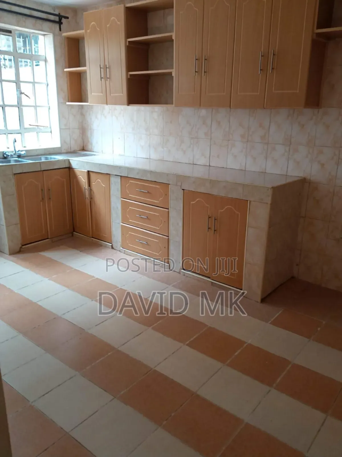 4bdrm Maisonette in Membley for sale in Membley Estate