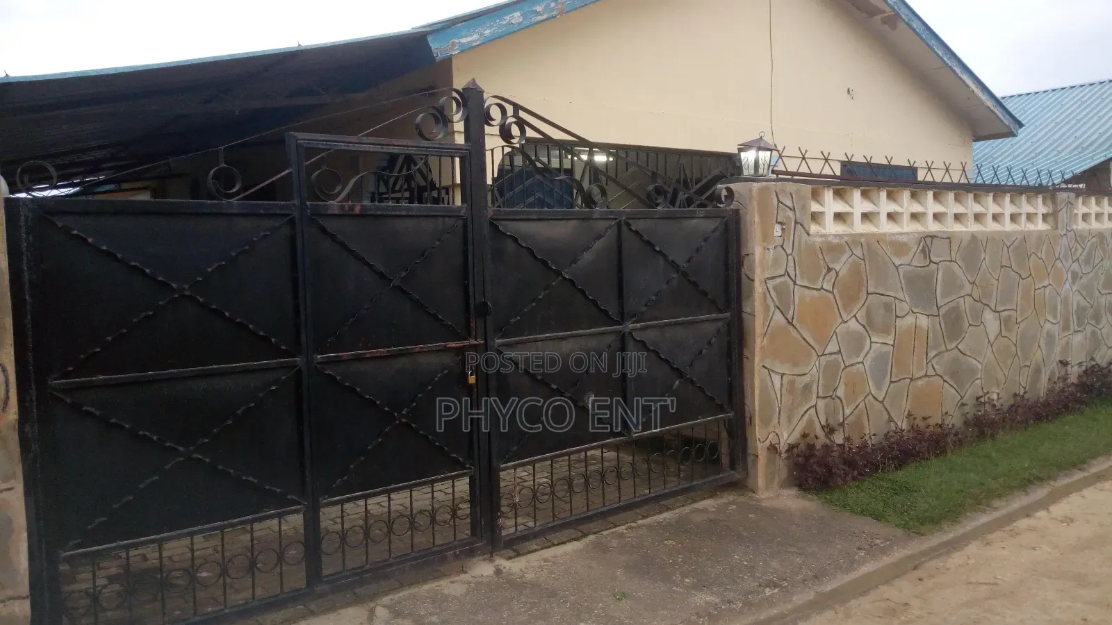 3bdrm Bungalow in Blue Estate, Kiembeni for sale in Kiembeni