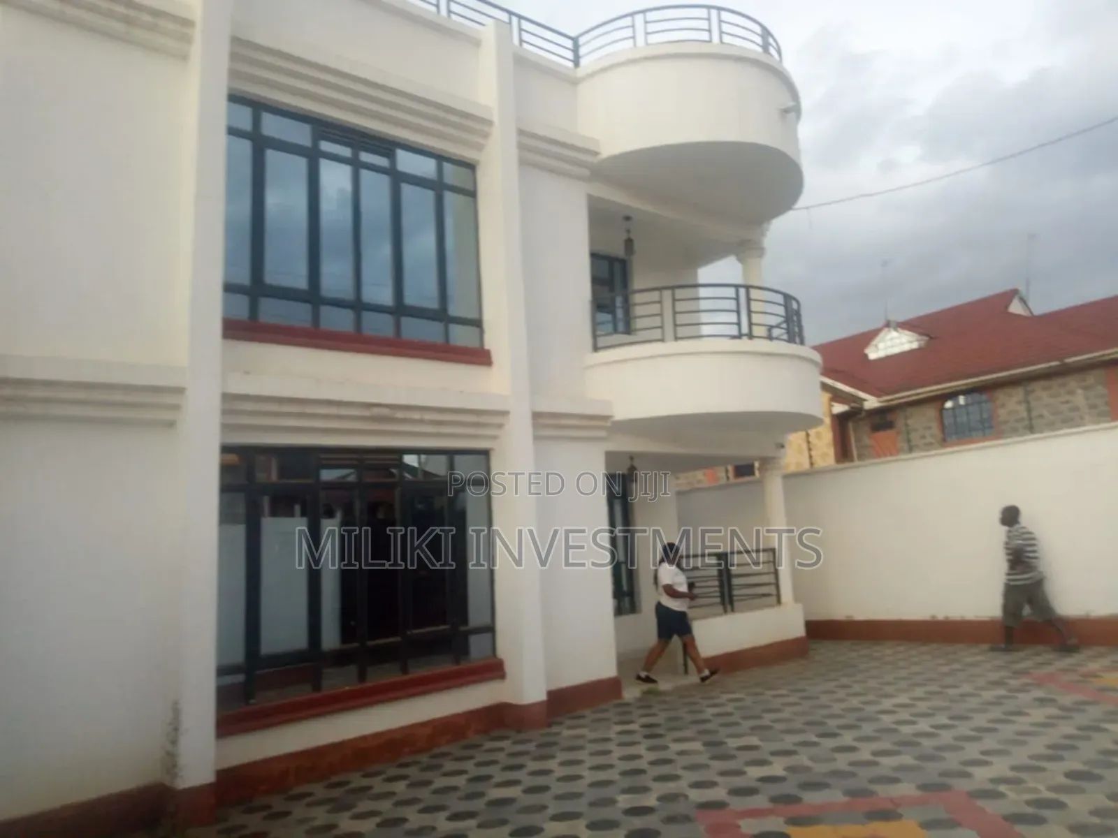 5bdrm Maisonette in Membley Estate for sale in Membley Estate