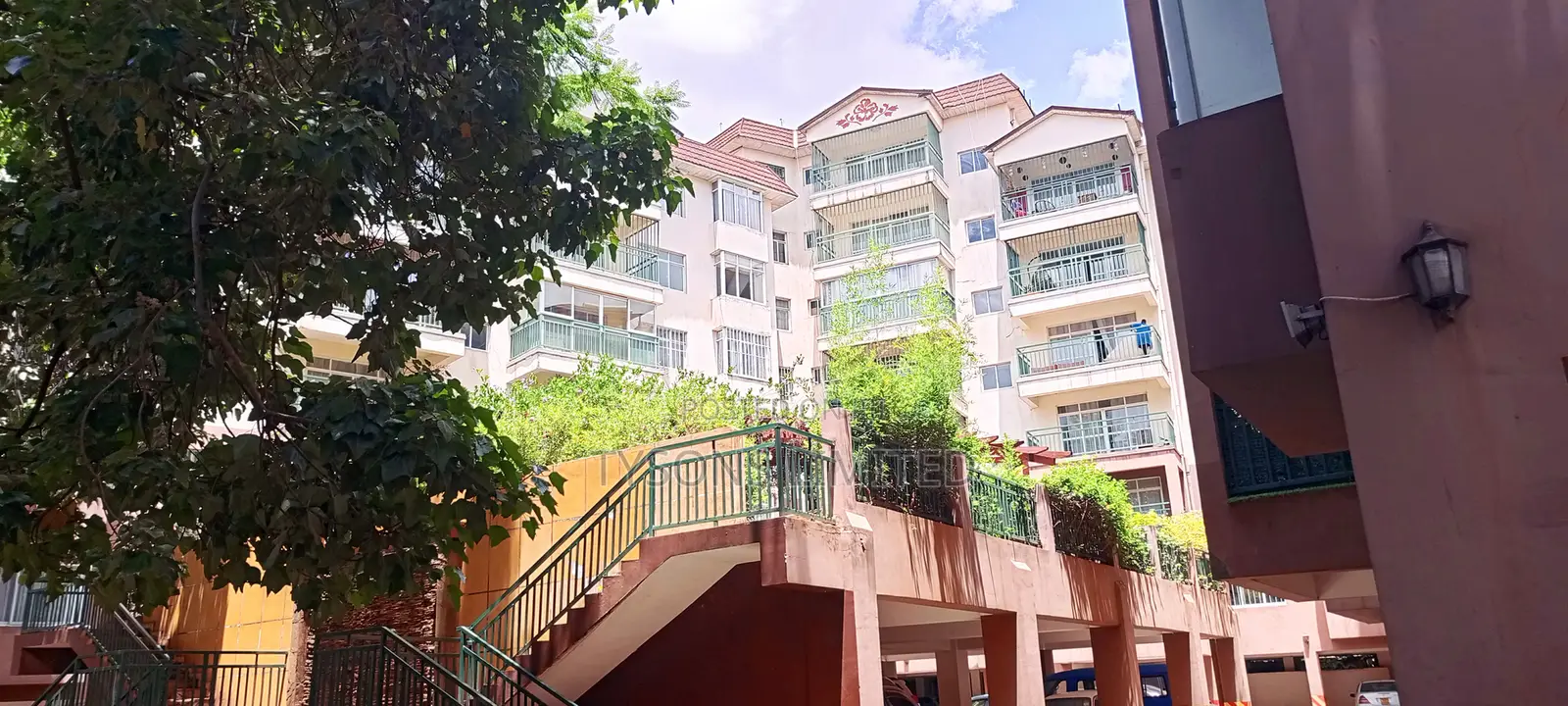 3bdrm Apartment in Lavington, Muthangari for sale in Muthangari