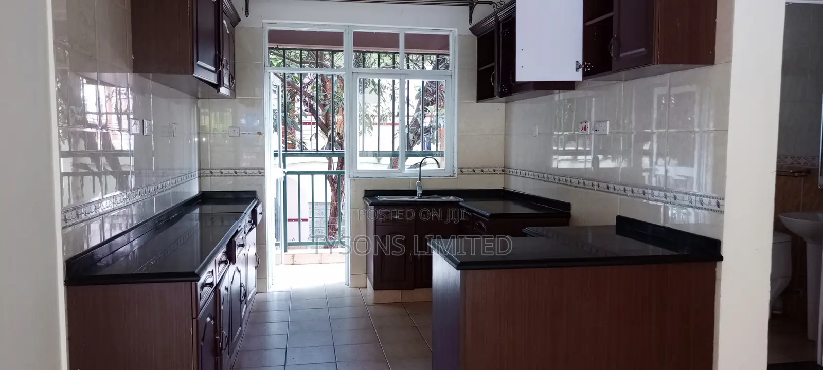 3bdrm Apartment in Lavington, Muthangari for sale in Muthangari