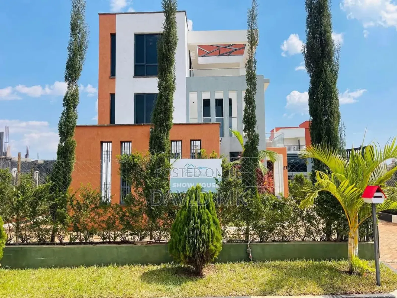 Furnished 4bdrm Maisonette in Pavilion, Membley Estate for sale in Membley Estate
