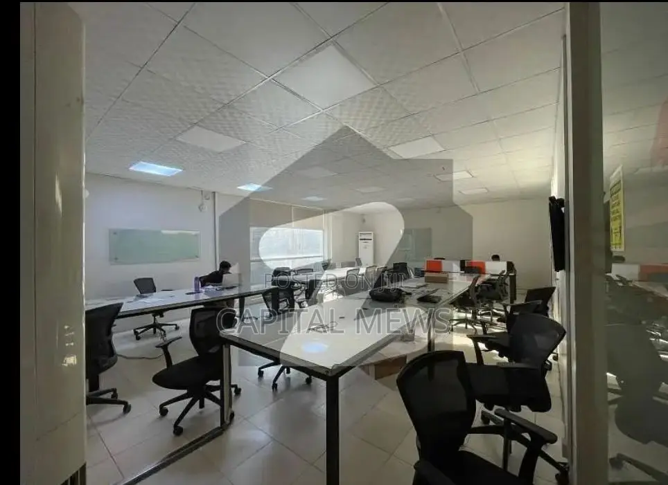 Fine Urban Stylish Offices With Fine Desks in State House Area