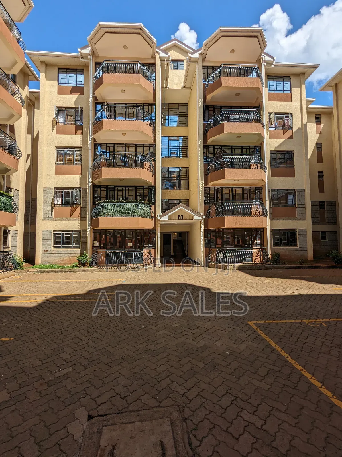 3bdrm Apartment in Kasarani for sale in Kasarani