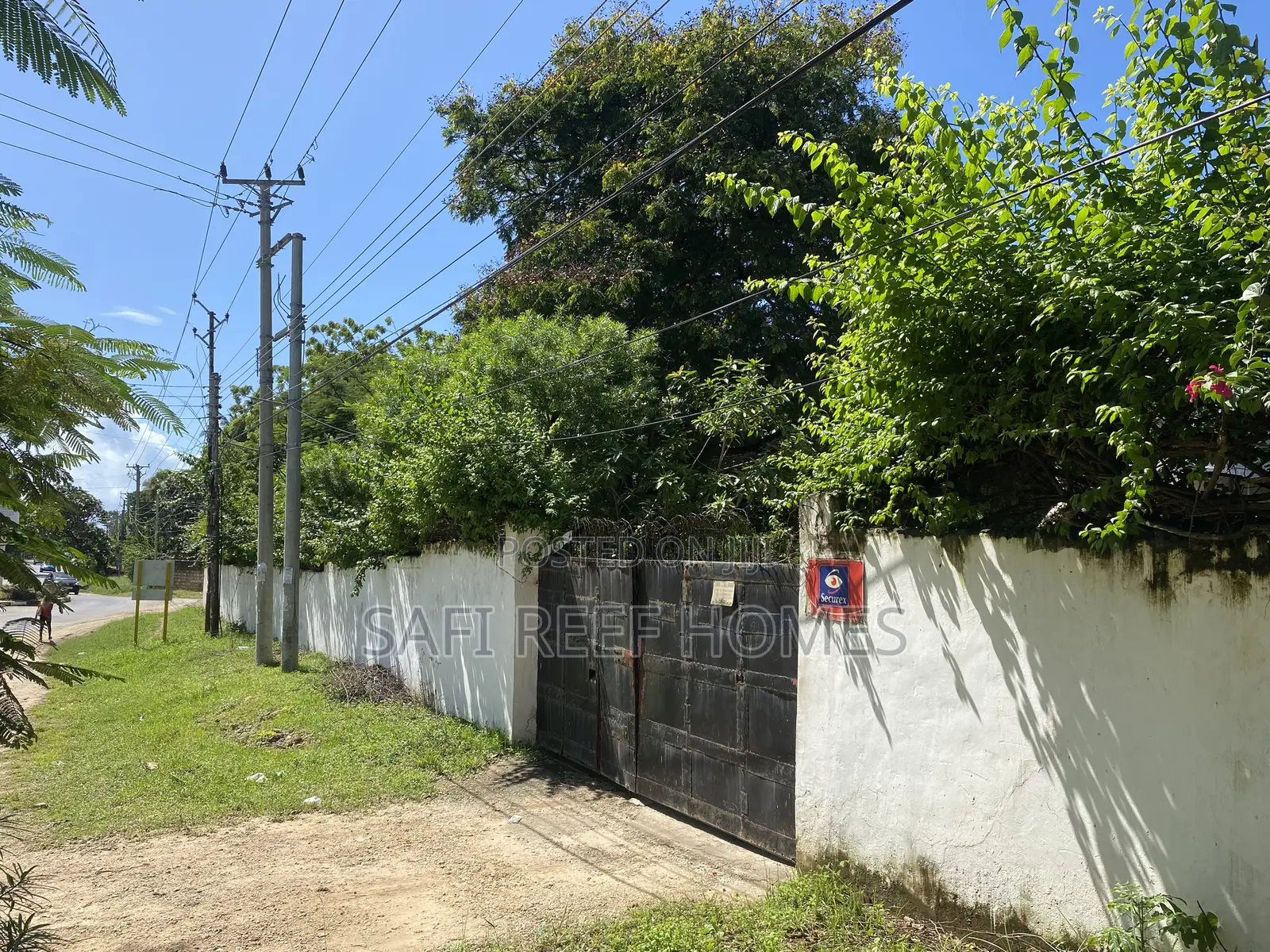 Prime 1 Acre Plot Touching Links Road for Sale in Nyali