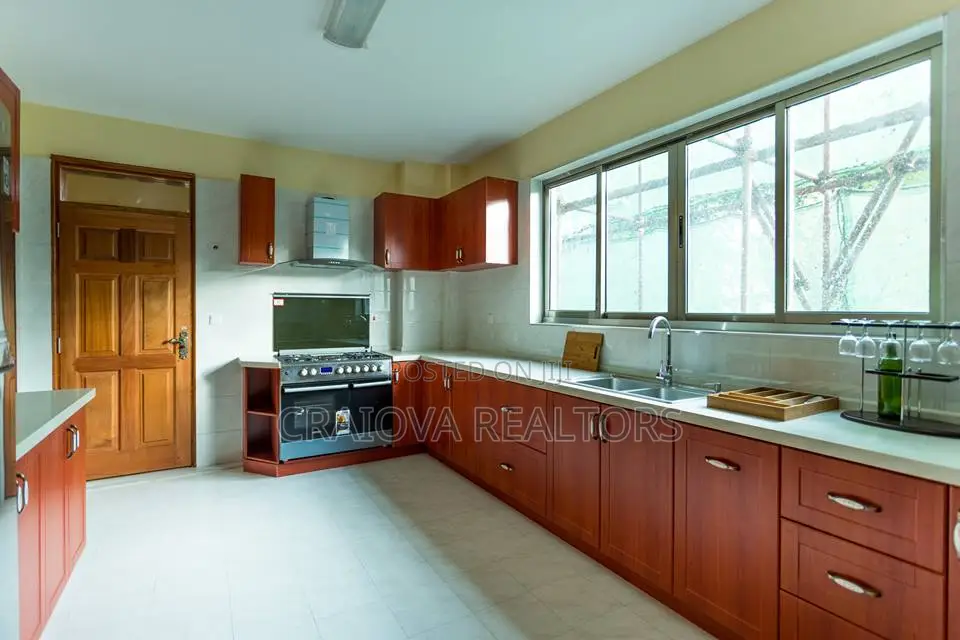 Furnished 3bdrm Block of Flats in Valley Arcade for sale in Valley Arcade