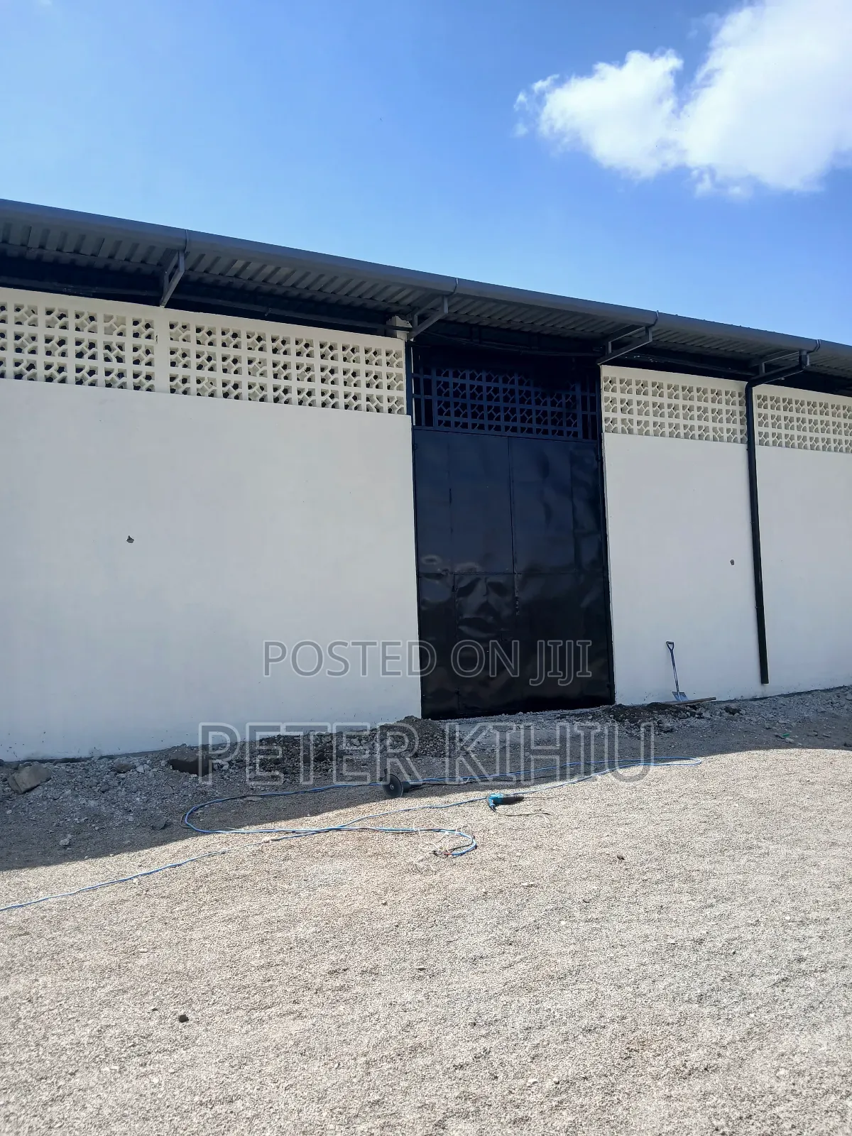 Godown to Let 2000sqft at Donholm in Donholm