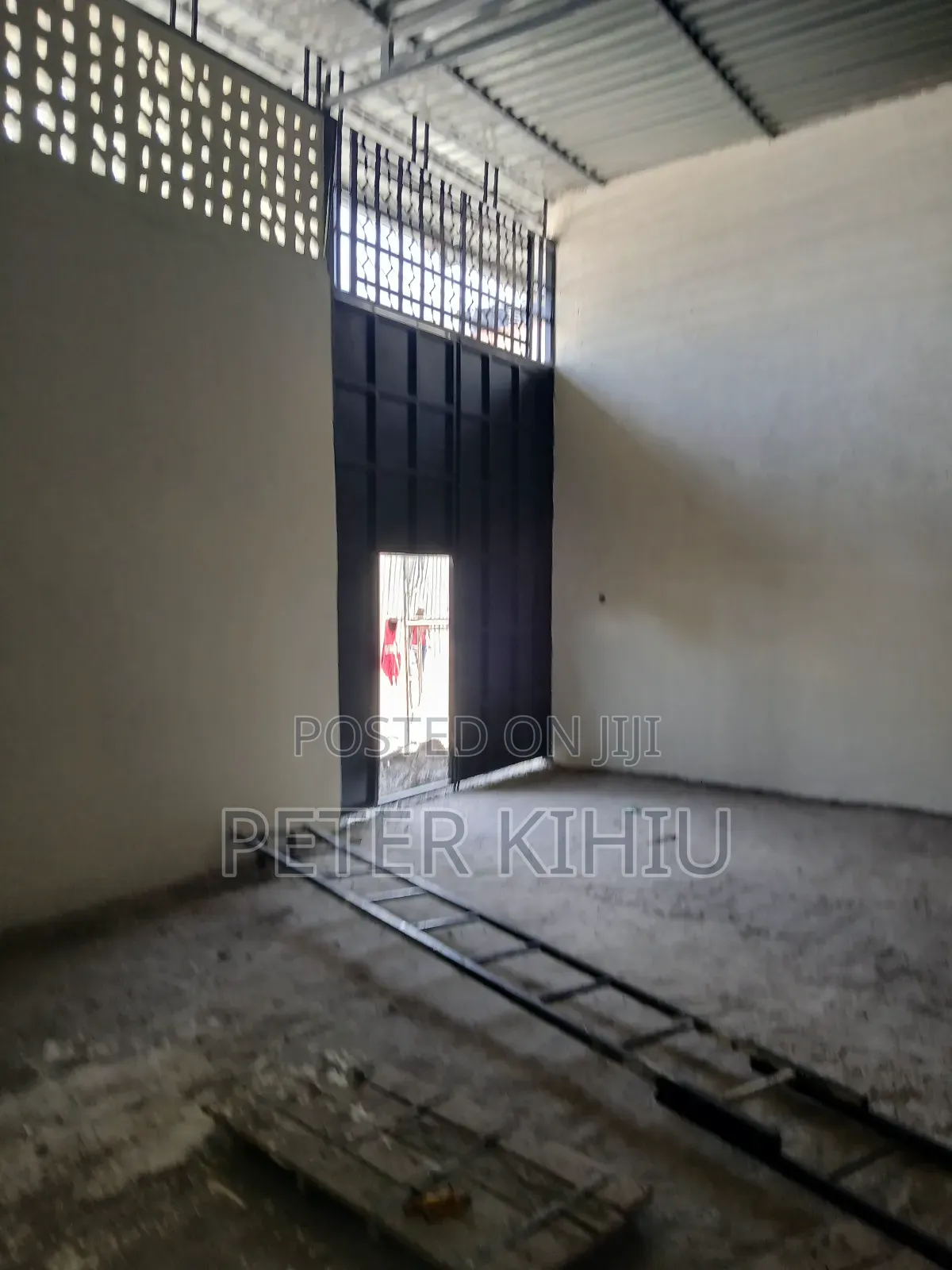 Godown to Let 2000sqft at Donholm in Donholm