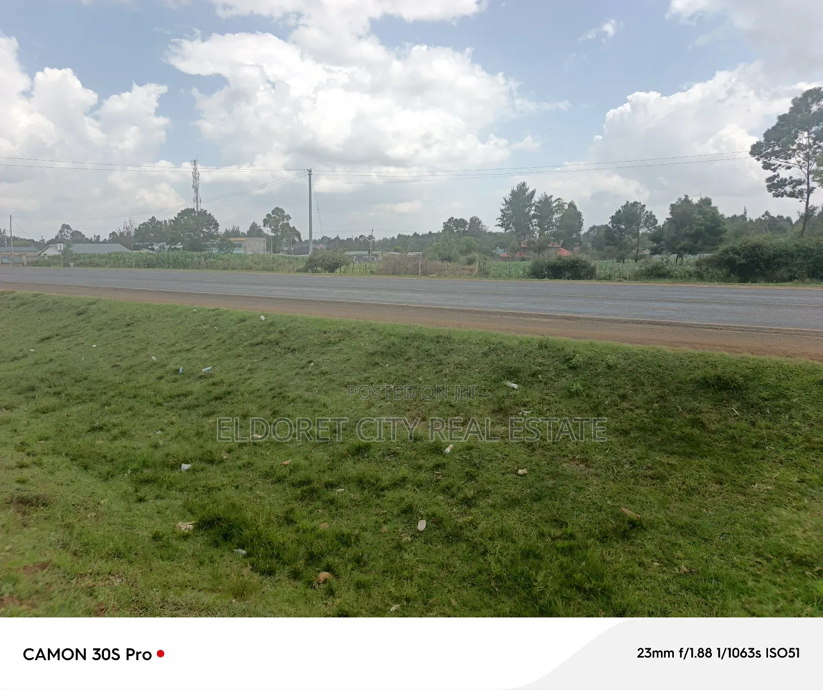 1/4 Plus 1/8 With Title Touching Tarmac in Soy