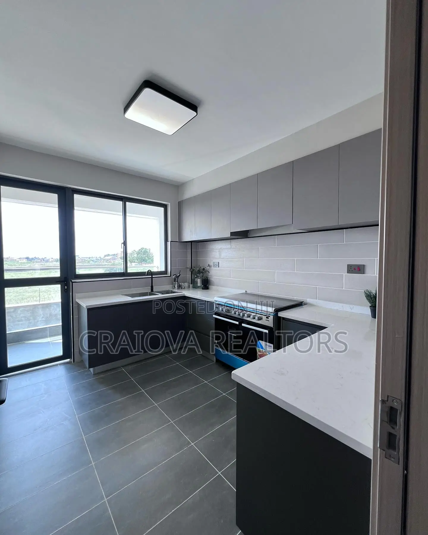 4bdrm Apartment in Gateway Mall Area for sale in Gateway Mall Area