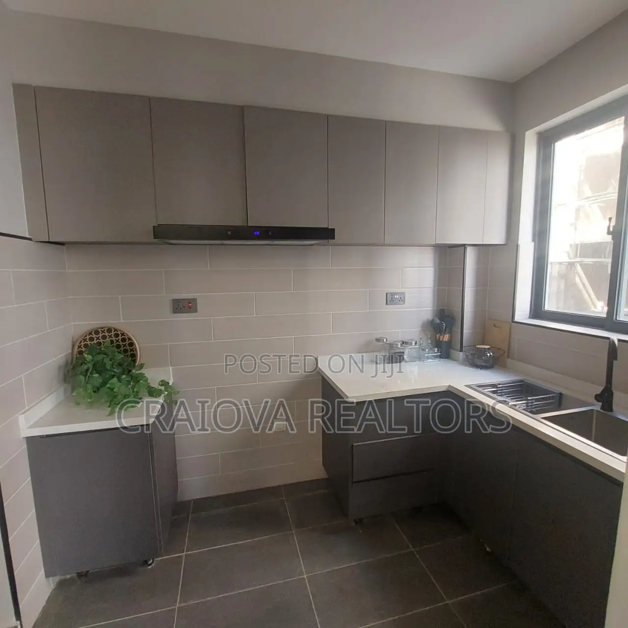 3bdrm Apartment in Gateway Mall Area for sale in Gateway Mall Area