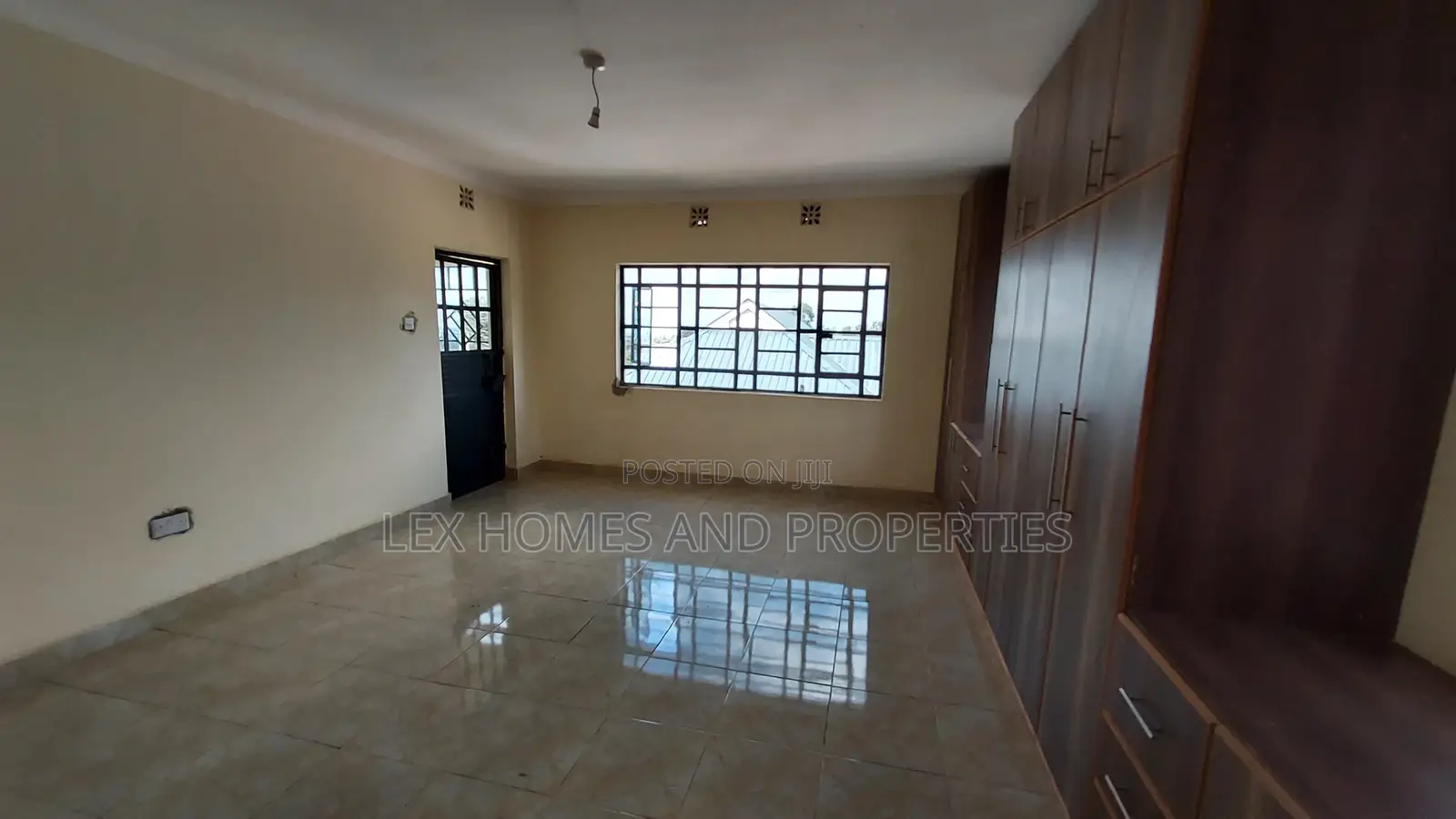 5-Bedroom Maisonette in Prime Rimpa Location for Sale in Rimpa