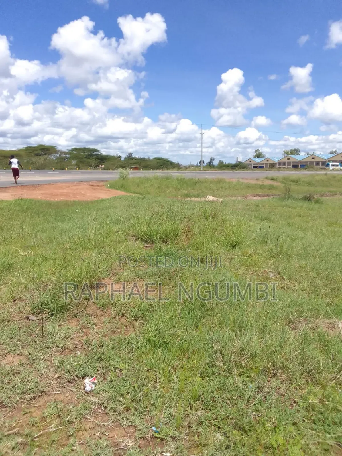 1 Acre at Machakos - Kithini Touching Tarmac in Junction