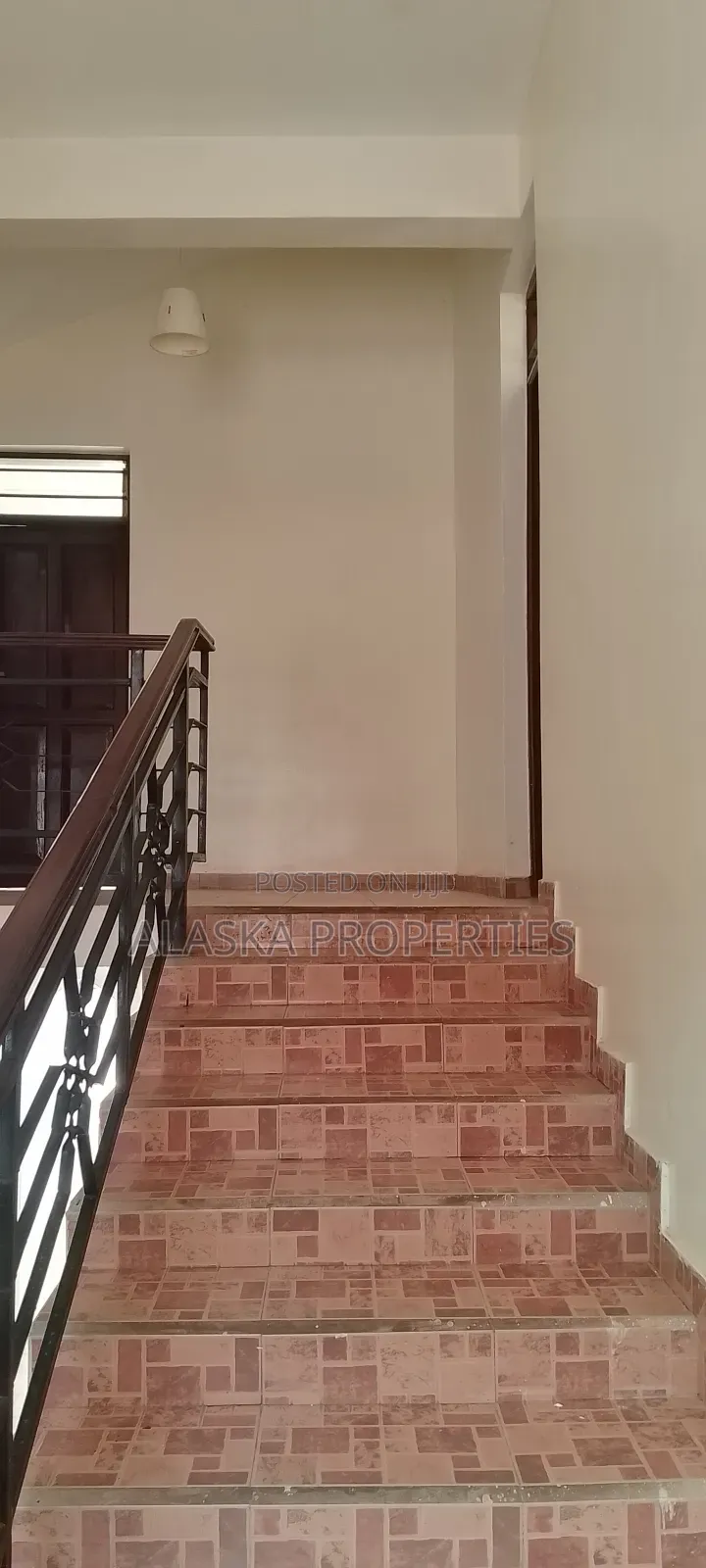 5bdrm Maisonette in Beach Road Estate, Nyali for sale in Nyali