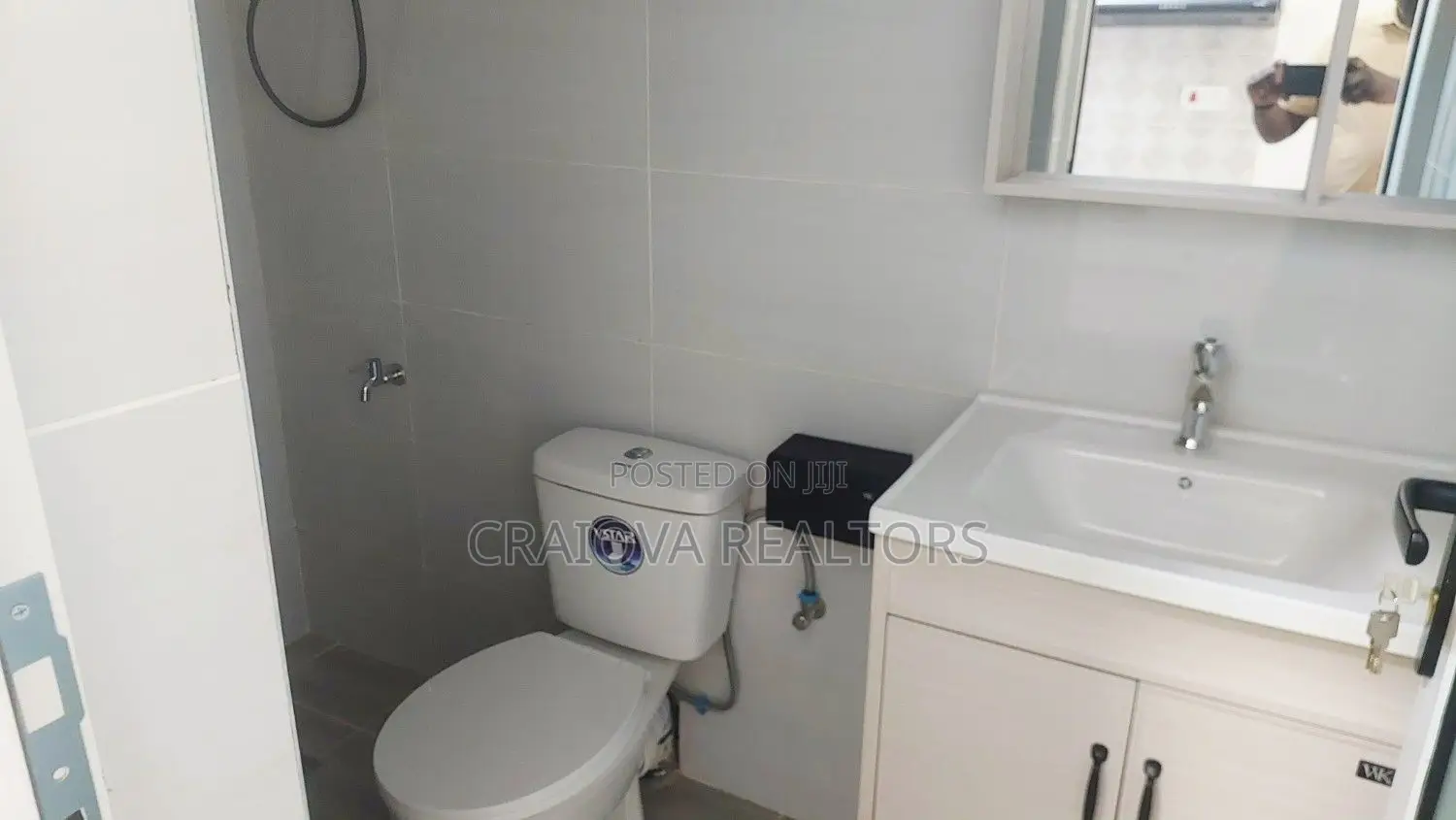 Furnished Studio Apartment in Gate B for sale in Gate B